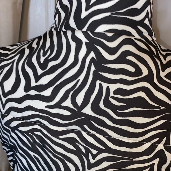 Liz Claiborne size Medium Black White Zebra Print Snap Button GUC Puffer Vest - Picture 11 of 15